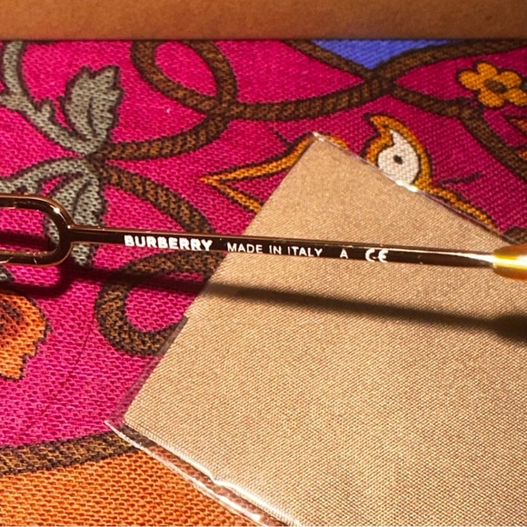 Burberry Glasses - Picture 3 of 9